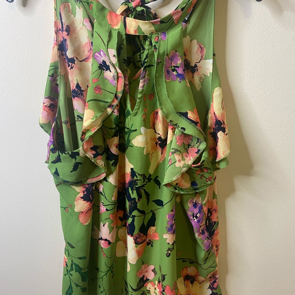 Cute sleeveless halter-neck top